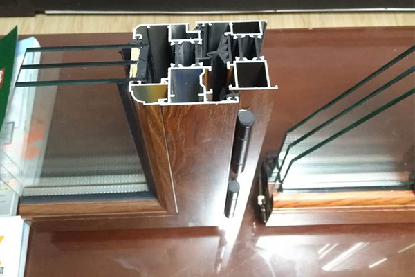 鋁塑門(mén)窗與傳統鋁合金門(mén)窗之比較